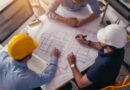 Questa immagine ha l'attributo alt vuoto; il nome del file è StockCake-Engineers-Reviewing-Plans_1737754494-300x168.jpg